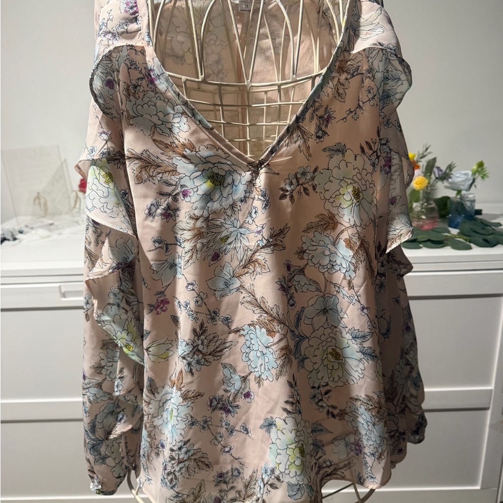 Love Riche Light Blush Floral V-Neck Ruffle Sleeve Blouse